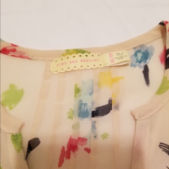 Short sleeve button up top - Picture 6 of 8